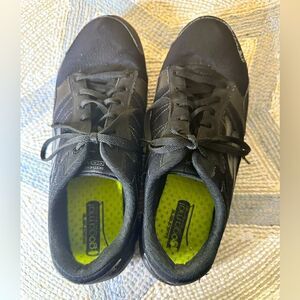 Sketchers black lace up yoga mat shoes